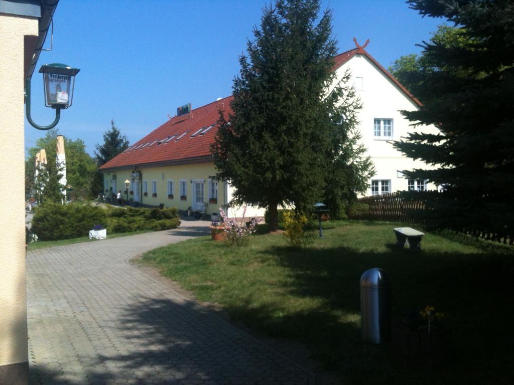 Hotel-Pension Am Muehlberg Люббенау Экстерьер фото