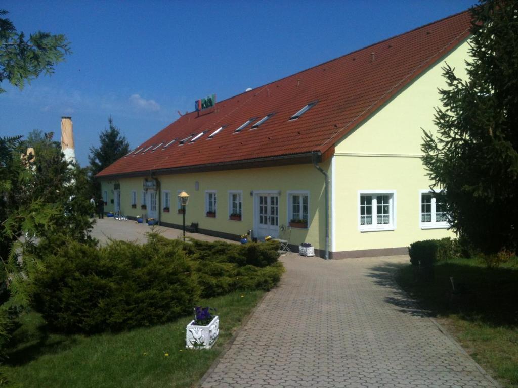 Hotel-Pension Am Muehlberg Люббенау Экстерьер фото