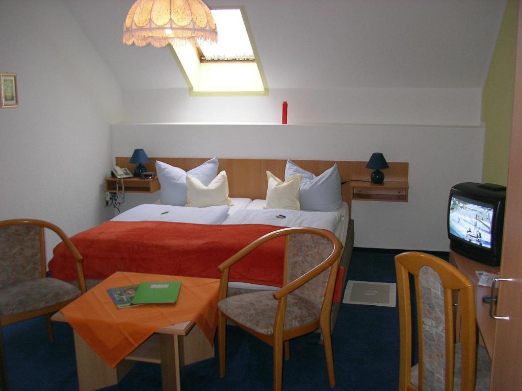 Hotel-Pension Am Muehlberg Люббенау Номер фото